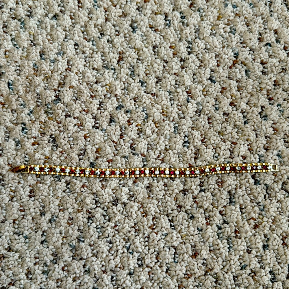 Costume jewelry bracelet